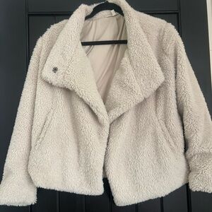 BB Dakota women’s faux shearling jacket. Size small.